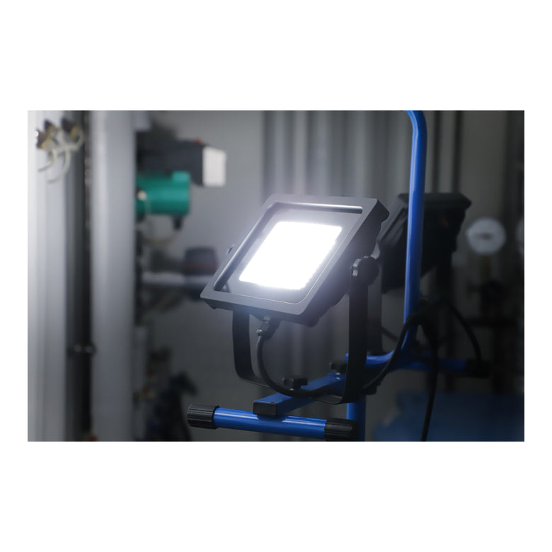 BGS Duo-SMD-LED-Arbeits-Strahler mit Stativ 2 x 70 W