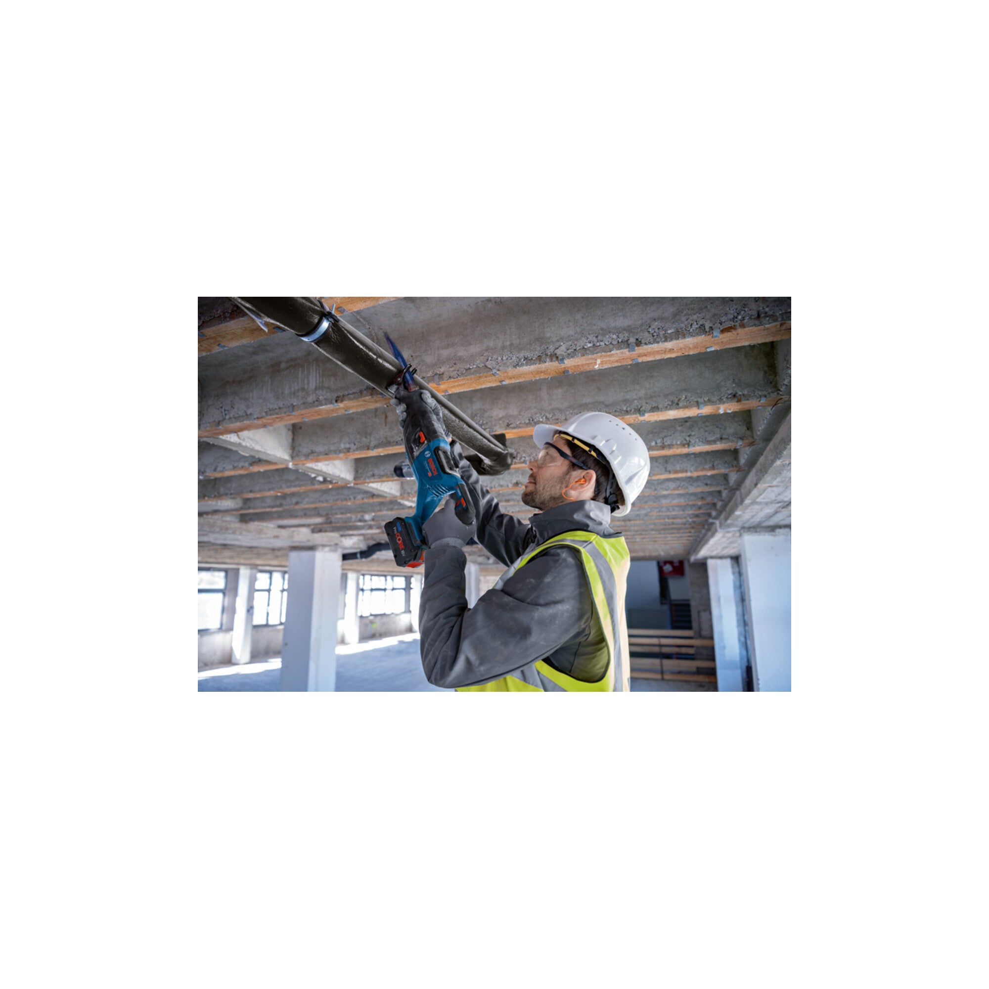 Bosch Akku-Säbelsäge GSA 18V-28 mit L-BOXX