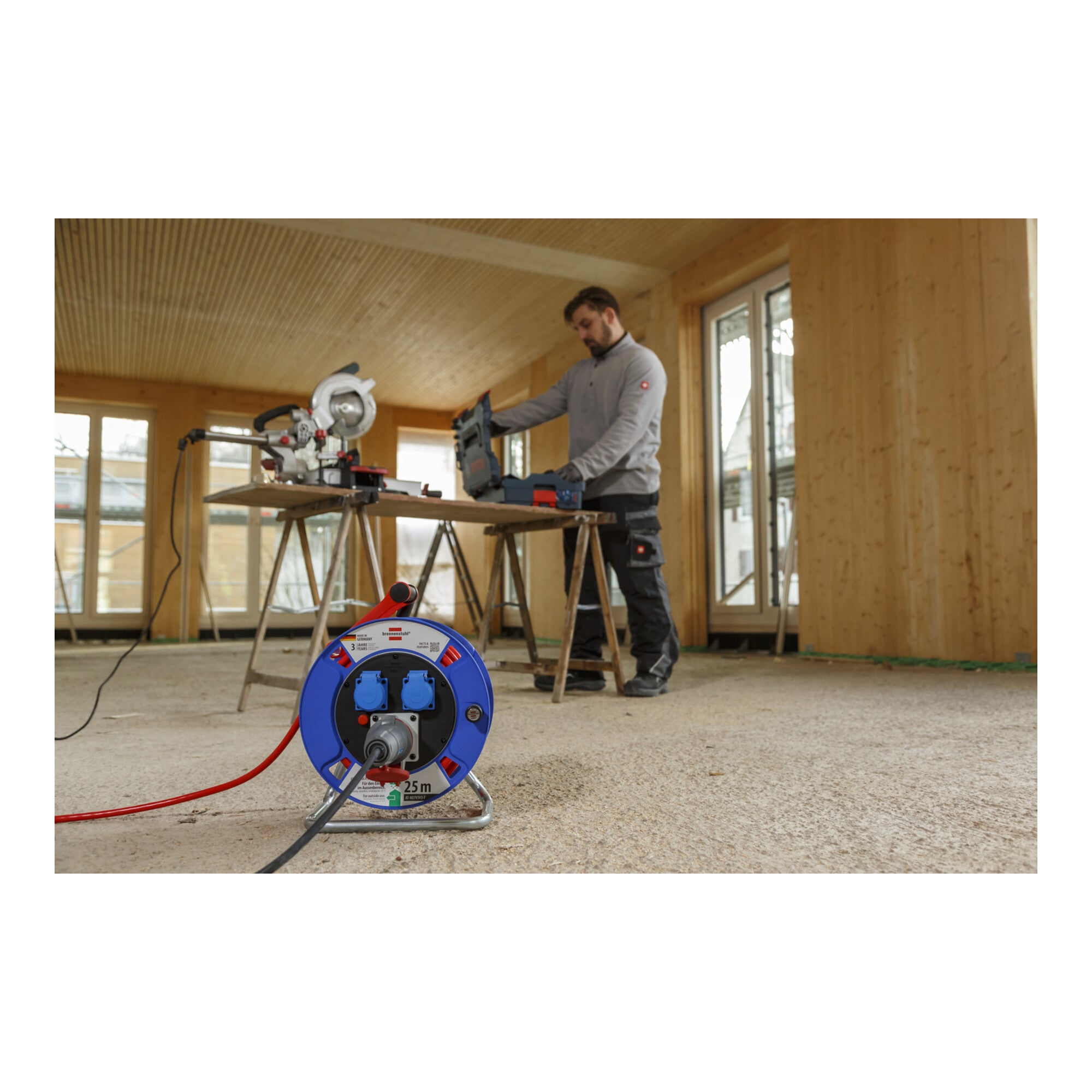 Brennenstuhl Garant CEE 1 IP44 Kabeltrommel (25m Kabel in signalrot, aus