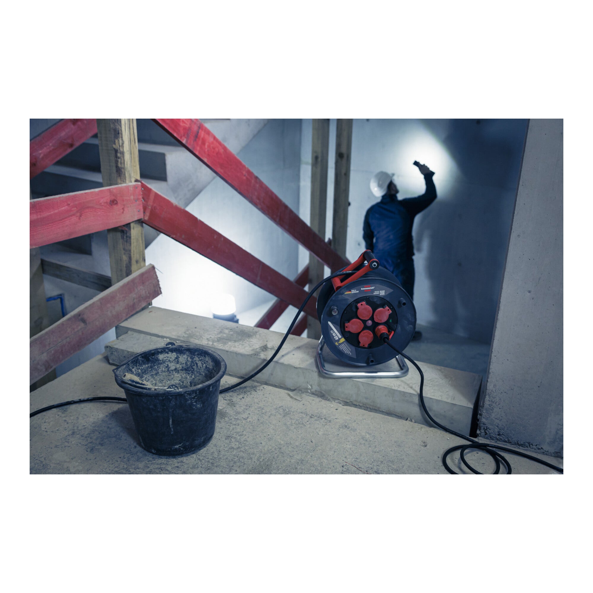 Brennenstuhl Professional Kabeltrommel 320 KU 4200 IP44, 40m H07RN-F 3G2,5